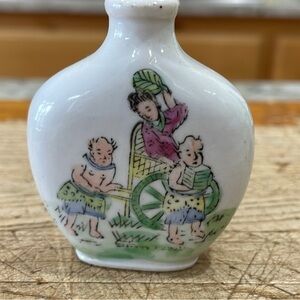 Chinese snuff bottle